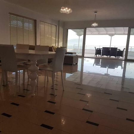 Апартаменты Sea Front Penthouse Саранда Экстерьер фото