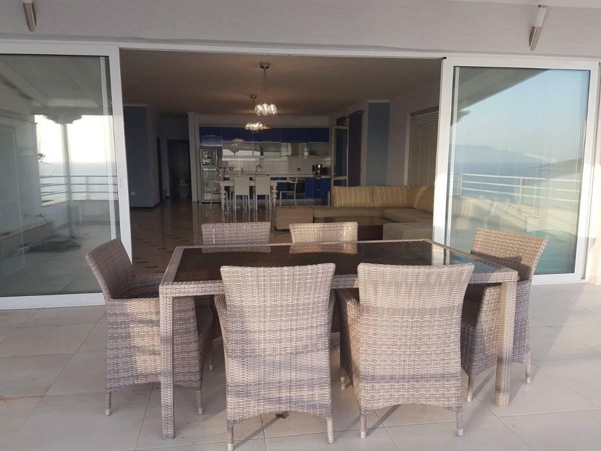 Апартаменты Sea Front Penthouse Саранда Экстерьер фото