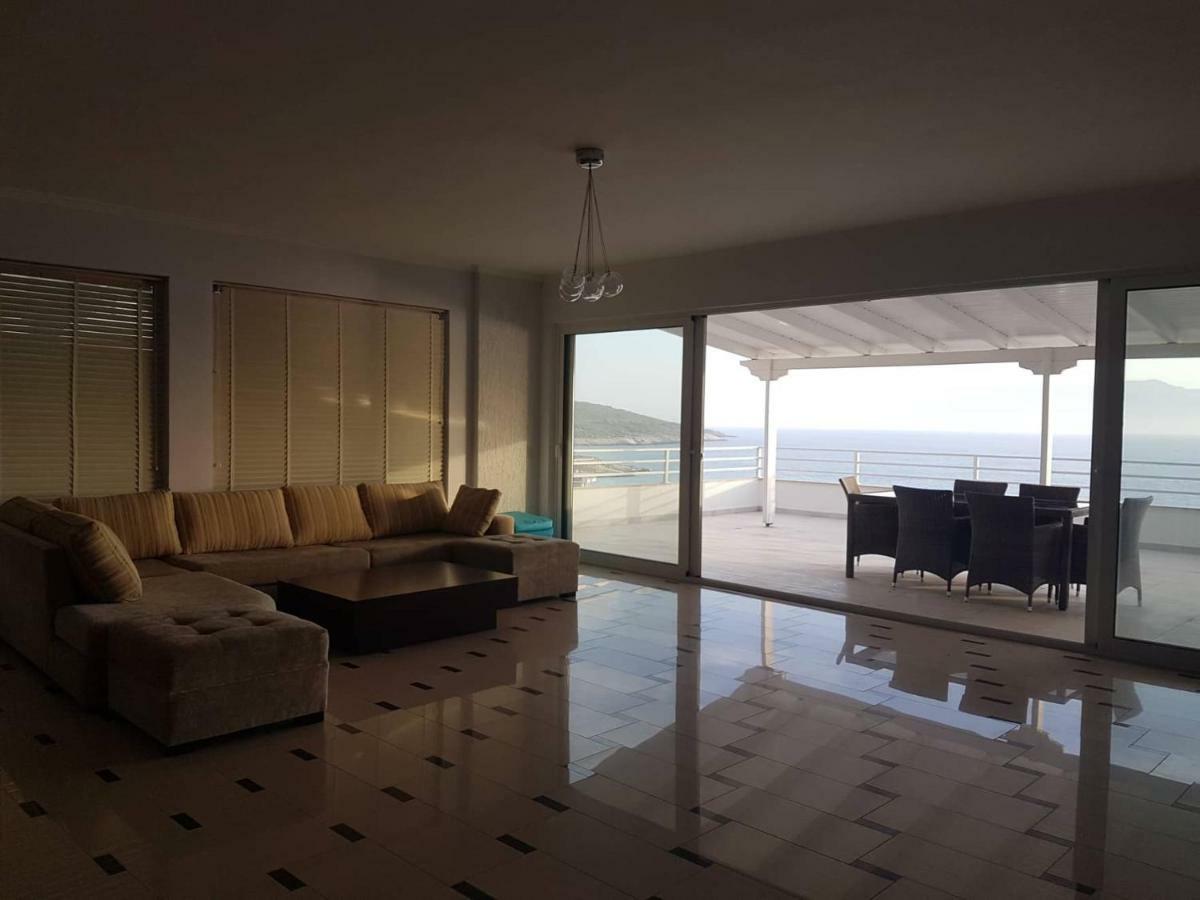 Апартаменты Sea Front Penthouse Саранда Экстерьер фото