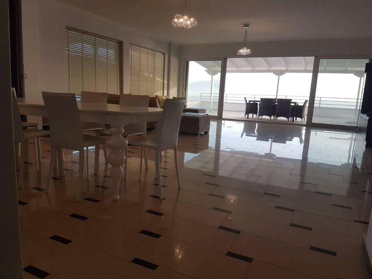 Апартаменты Sea Front Penthouse Саранда Экстерьер фото