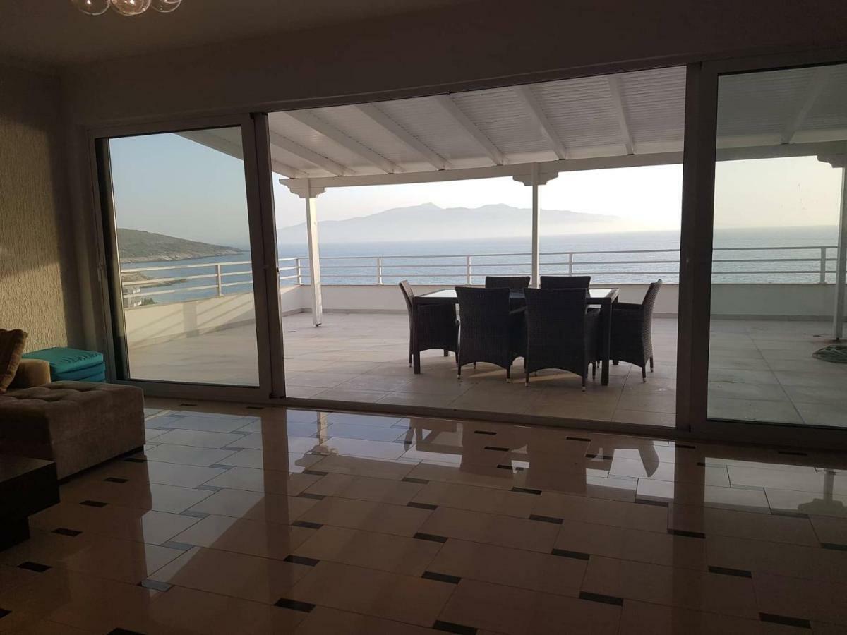 Апартаменты Sea Front Penthouse Саранда Экстерьер фото
